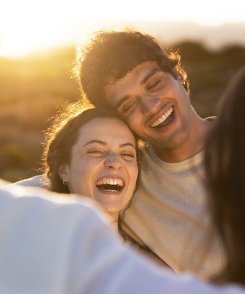 friends-having-sangria-party-by-beach